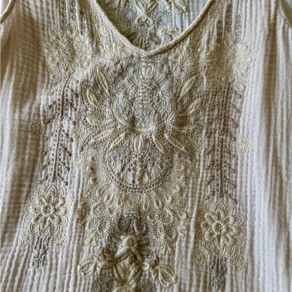 Johnny Was Cream Neutral Embroidered V-Neck Tank large - Picture 7 of 8